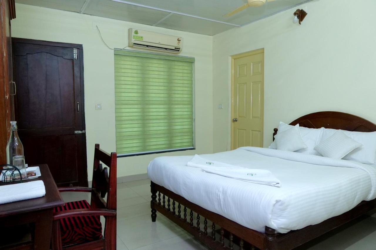 Alappuzha Hotel Lumiere מראה חיצוני תמונה