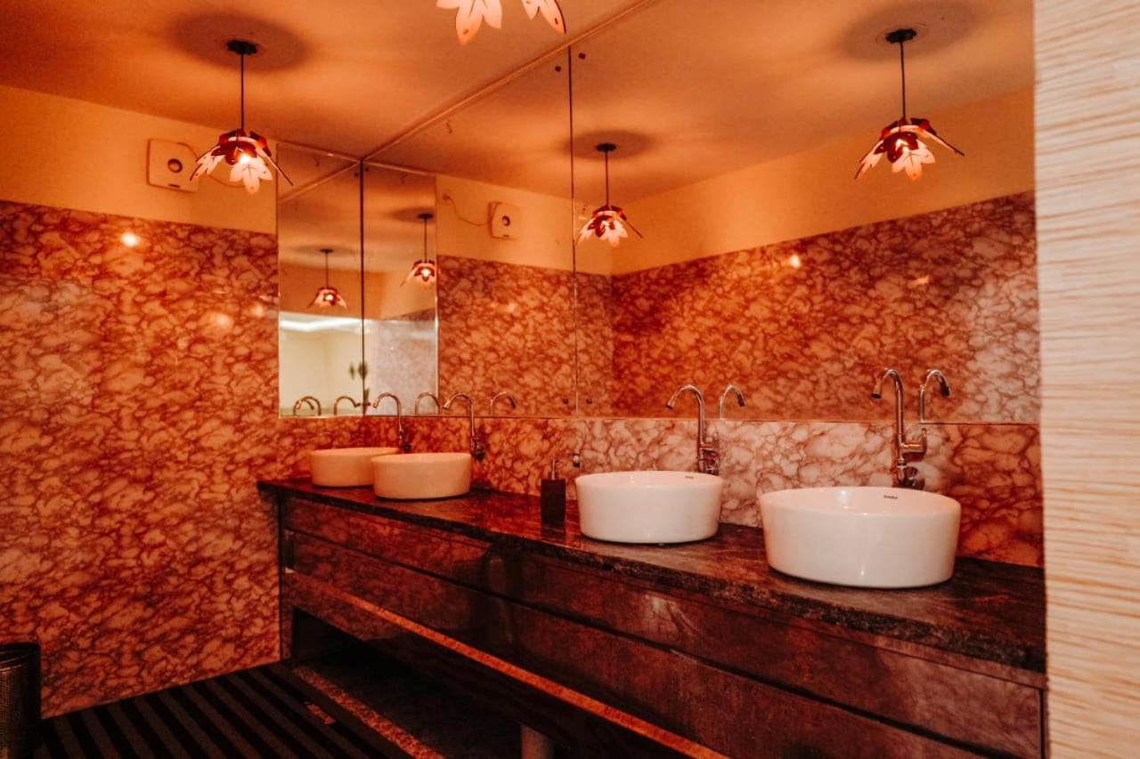 Alappuzha Hotel Lumiere מראה חיצוני תמונה
